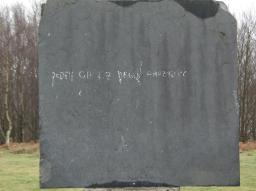 Sepultura de la edad del hierro - Cromlech/Navarra/escultura/Skulptur de Oteiza en recuerdo a Padre Donostia Sepultura de la edad del hierro - Cromlech/Navarra/escultura/Skulptur de Oteiza en recuerdo a Padre Donostia