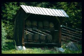Oesterreich-Reise Juli 1991/Freilichtmuseum oesterreichischer Hoefe Stuebing/Open Air Museum of Austrian Farmyards/Granges/Bienenstock/bee hive Oesterreich-Reise Juli 1991/Freilichtmuseum oesterreichischer Hoefe Stuebing/Open Air Museum of Austrian Farmyards/Granges/Bienenstock/bee hive