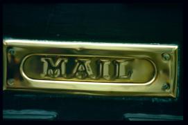 USA Weihnachten 1993/1994/Charleston SC Christmas Doors/Rainbow Road/detail: mail slot USA Weihnachten 1993/1994/Charleston SC Christmas Doors/Rainbow Road/detail: mail slot