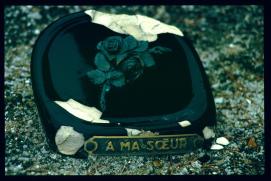 Frankreich/France 1994/Bretagne/Sainte-Anne d'Auray?/cimetière/detail/'à ma soeur' Frankreich/France 1994/Bretagne/Sainte-Anne d'Auray?/cimetière/detail/'à ma soeur'