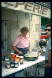 Frankreich/France 1994/Bretagne/échoppe de creperie (?) dans la rue Frankreich/France 1994/Bretagne/échoppe de creperie (?) dans la rue