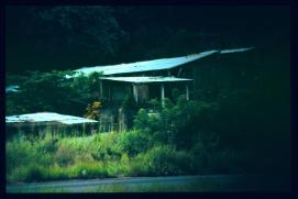 El Salvador 1995/casa al borde de la carretera El Salvador 1995/casa al borde de la carretera