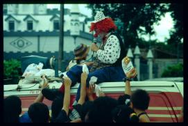 El Salvador 1995/procesión/McDonalds El Salvador 1995/procesión/McDonalds