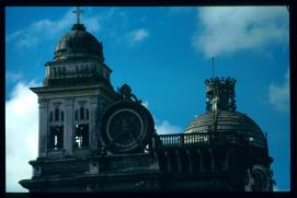 ciudad de Guatemala 1995/detalle iglesia (reloj?) ciudad de Guatemala 1995/detalle iglesia (reloj?)