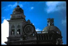 ciudad de Guatemala 1995/detalle iglesia (reloj?) ciudad de Guatemala 1995/detalle iglesia (reloj?)