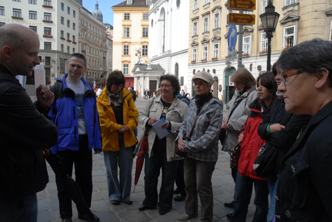 Literaturspaziergang mit /Michaelerplatz/Wolfgang L. Jodlbauer, Xarodoc, lady-liberty, ghanescha, babajaka, Jettchen, Shopgirl-NY152, uklipa Literaturspaziergang mit /Michaelerplatz/Wolfgang L. Jodlbauer, Xarodoc, lady-liberty, ghanescha, babajaka, Jettchen, Shopgirl-NY152, uklipa
